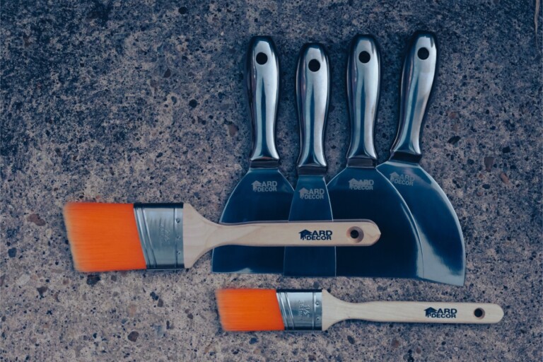 putty knives 1 768x512